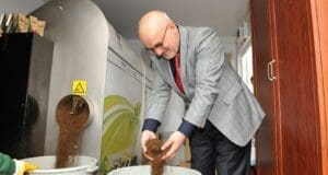 Organik atıktan toprak üretiyorlar