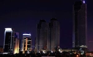 İş Bankası iklim değişikliğine destek için ışıklarını bir saat kapattı