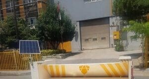 Güneş enerjisiyle çalışan mobil road blocker