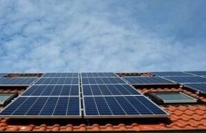 10 bin liralık çatı tipi güneş sistemiyle 30 yıl bedava elektrik
