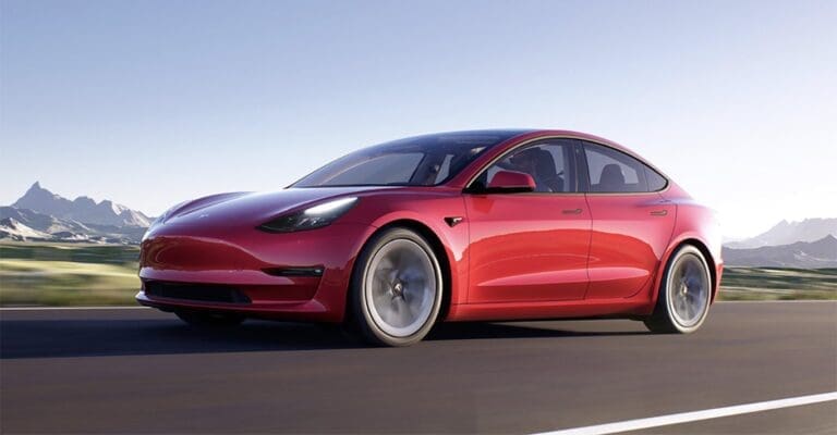Tesla artan maliyetlerle fiyatlarını artırdı Tesla artan maliyetlerle fiyatlarını artırdı