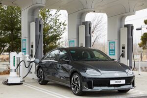 Hyundai elektrikli araçlar için otomatik şarj robutu geliştirdi Hyundai ACR