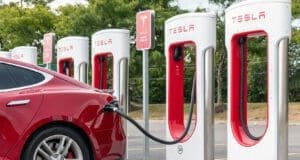 Ford ve Tesla, rakip şarj istasyonlarına erişim sağlamak için anlaştı Ford, 2024'ten İtibaren Tesla ile Anlaşarak Rakip Şarj İstasyonlarına Erişim Sağlayacak