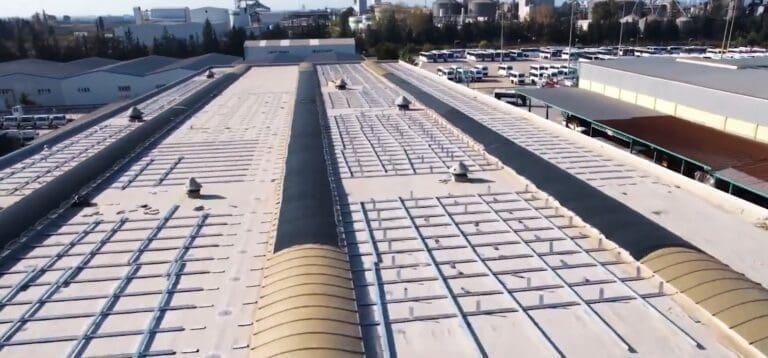 TEMSA Adana fabrikasının çatısına 850 kW güneş enerjisi kurdu TEMSA fabrika çatısı güneş enerjisi
