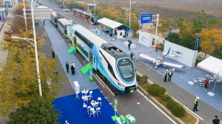 Dünyanın ilk hidrojenle çalışan treni