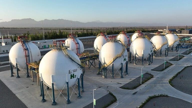 Çin’in güneşten yeşil hidrojen üreten tesisi üretime başladı Çin güneşten yeşil enerji üretim projesi