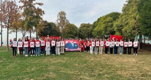 Türkiye’nin yeşil ve mavi geleceği için 100 gönüllü el ele DenizTemiz TURMEPA deniz temizliği Cumhuriyetin 100. yılı gönüllü etkinlik Caddebostan sahil atık toplama