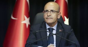 Türkiye karbon vergisine karşı yeşil dönüşümü hızlandıracak Hazine ve Maliye Bakanı Mehmet Şimşek Yeşil Dönüşüm Avrupa Birliği Karbon Vergisi