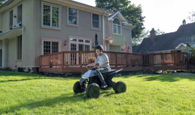 Tesla Cyberquad Çocuklar İçin Elektrikli ATV Teknolojisi Sürdürülebilir Oyuncak Araçlar Tesla Cyberquad Çocuklar İçin Elektrikli ATV Teknolojisi Sürdürülebilir Oyuncak Araçlar