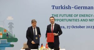 Enerji Bakanı Alparslan Bayraktar ve Almanya Ekonomi ve İklim Bakanı Robert Habeck’tan yeşil enerji işbirliği mesajı Türk-Alman Enerji Forumu Bayraktar ve Habeck yeşil enerji Türkiye ve Almanya enerji işbirliği