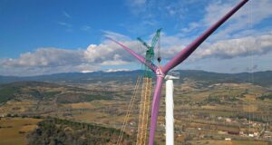 Aydem Yenilenebilir Enerji Uşak Mor Kanatlı Rüzgar Türbini Uşak İstanbul Borsa Rüzgar Yatırımı