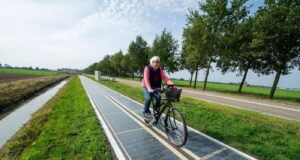 Güneş Enerjili Bisiklet Yolları Hollanda Yenilenebilir Enerji Altyapı Projeleri Sürdürülebilir Ulaşım Çözümleri