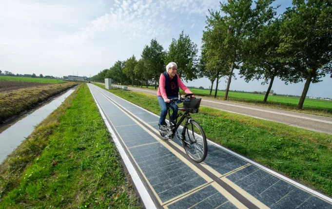 Güneş Enerjili Bisiklet Yolları Hollanda Yenilenebilir Enerji Altyapı Projeleri Sürdürülebilir Ulaşım Çözümleri