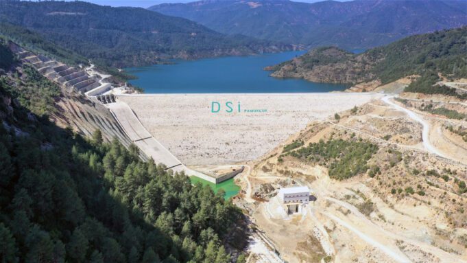 Yenilenebilir Enerji Hamlesi: Hidroelektrik Santraller ve Su Yönetimi Cumhurbaşkanı Erdoğan'ın Liderliğindeki Yatırımlar Pamukluk Barajı: Su Kaynakları ve Ekonomik Katkı