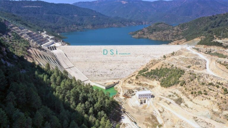Türkiye’nin yeni hidroelektrik santralleri ve su yönetimi Yenilenebilir Enerji Hamlesi: Hidroelektrik Santraller ve Su Yönetimi Cumhurbaşkanı Erdoğan'ın Liderliğindeki Yatırımlar Pamukluk Barajı: Su Kaynakları ve Ekonomik Katkı