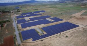 Akfen’den iki aşamalı hibrit ve enerji depolamalı yatırım planı Akfen Yenilenebilir Enerji Yatırımları Hibrit Güneş ve Rüzgar Enerji Projeleri Yenilenebilir Enerji Depolama Teknolojileri