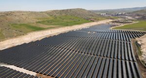 Cengiz Holding, yenilenebilir enerjiye yatırımını artırıyor Cengiz Holding Yenilenebilir Enerji Yatırımları Eti Bakır ve Eti Alüminyum Güneş Enerjisi Projeleri Türkiye Enerji Sektörü Dönüşümü