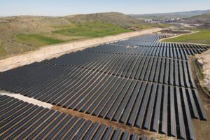 Cengiz Holding, yenilenebilir enerjiye yatırımını artırıyor Cengiz Holding Yenilenebilir Enerji Yatırımları Eti Bakır ve Eti Alüminyum Güneş Enerjisi Projeleri Türkiye Enerji Sektörü Dönüşümü