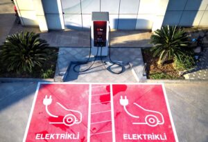 ENYAKIT, 100. elektrikli şarj istasyonunu açtı ENYAKIT 100. Elektrikli Şarj İstasyonu Türkiye Elektrikli Araç Altyapı Genişlemesi Yıl Sonu 300 Şarj İstasyonu Hedefi