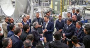 Bayraktar’dan Türkiye’nin enerji dönüşümünde yenilenebilir kaynaklara yatırım vurgusu Türkiye 2024 Yenilenebilir Enerji Hedefleri Enerji Bağımsızlığı ve Yatırım Planları Sürdürülebilir Madencilik ve Altın Üretimi