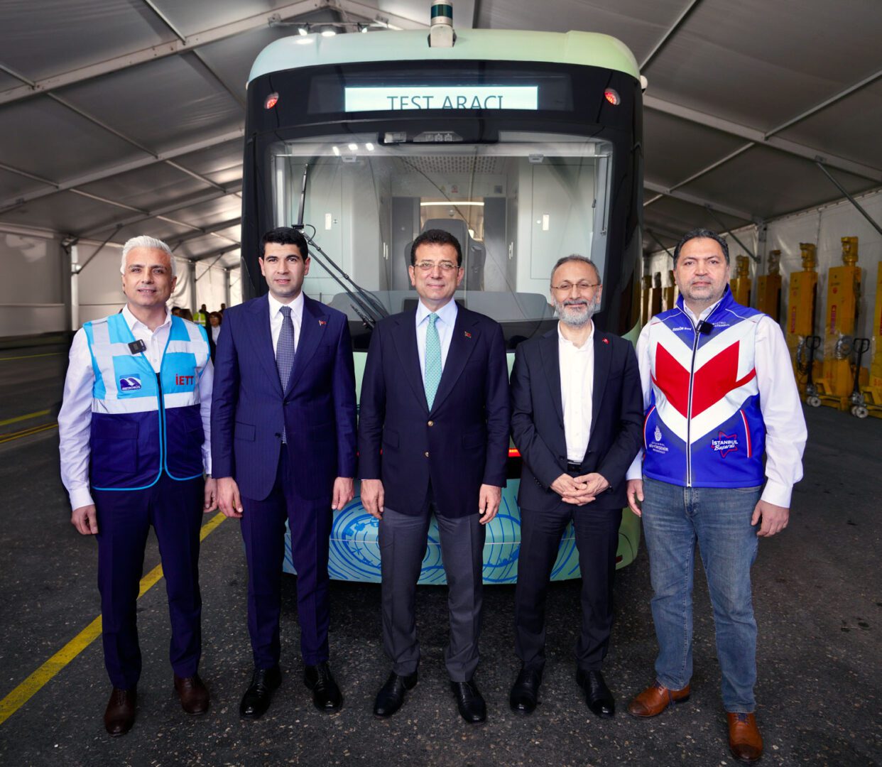 İstanbul elektrikli metrobüs testi Ekrem İmamoğlu çevreci ulaşım 420 kişilik elektrikli metrobüs özellikleri