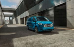 Ford E-Transit Custom Avrupa yollarında Yeniköy fabrikası elektrikli araç üretimi Sıfır emisyonlu ticari araç çözümleri FROTO