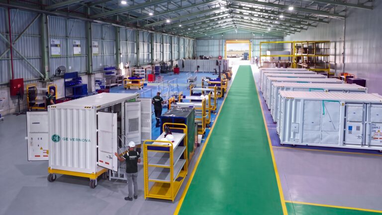 Inogen’in Osmaniye’de ürettiği 60 inverter istasyonu devrede Inogen’in Osmaniye tesisinde merkezi inverter istasyonlarının üretim hattı.