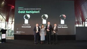 Kaleseramik’in INNOVATILE projesine SKD Türkiye’den birincilik SKD Türkiye töreninde Finansman, Teknoloji ve Hızlandırıcı Çözümler kategorisinin ödül sahipleri sahnede.