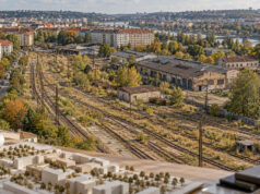 Prag, eski demiryolu alanlarını yeni mahallelere açıyor Kent içindeki eski demiryolu alanı ve planlama maketini gösteren yapay zekâ ile hazırlanmış temsili görsel